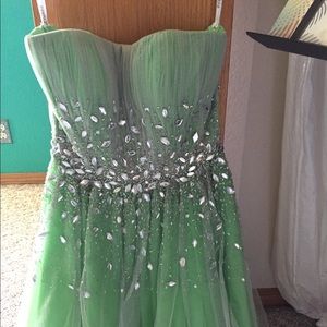 Super cute prom dress!